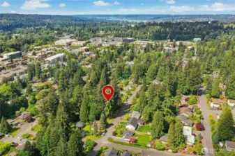 Easy walk to downtown Bothell's shops, restaurants and wineries as well as to Bothell landing for water activities.
