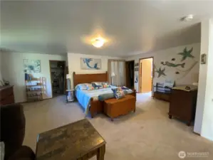 3/4 bath to the right
