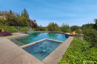 Pool with peace and views!