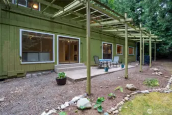 Back patio perfect for grilling or entertaining!