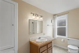 A full hallway bath to service both of the back bedrooms