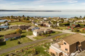 A tranquil retreat above the water’s edge.