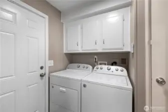 Entry way/ Laundry