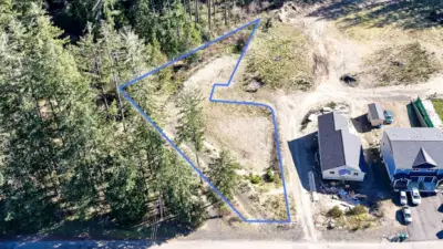 This property can handle a single-family stick build home, duplex, and even a manufactured home if you desire