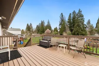 Recently rebuilt deck off the kitchen is in great condition!