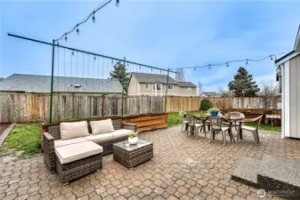 Patio & deck with raised bed planters