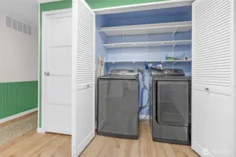 In unit full sized washer and Dryer hook-ups