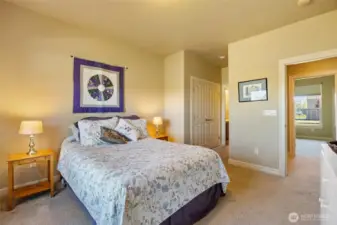 Bedroom 2 w/ jack & jill bathroom