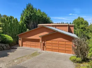 This unique 2-home community has 1 attached wall and each home has a 2-car attached garage with driveway parking. Wow!