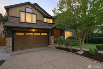 Welcome to the popular Seasons in Mill Creek!