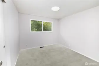 Bedroom 2 offers flexibility for guests, work or rest, with natural light and proximity to the main sleeping level.