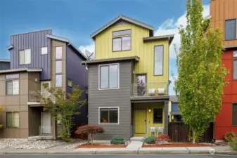 Stylish & Contemporary Townhome