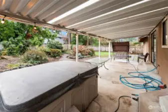 Spa / covered patio