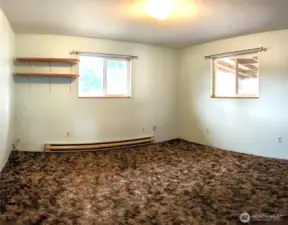 1st Bedroom (two bedrooms on each side)