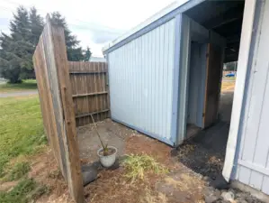 Storage and privacy screen