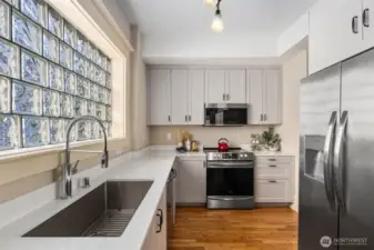 Queen of the West fully remodeled Airbnb kitchen