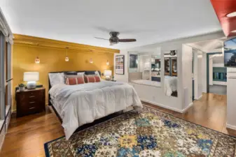 Top floor primary bedroom suite with stunning city views jetted tub walk in closets with tons of built in storage. Sitting deck and rooftop deck access to take in the Seattle sunsets.