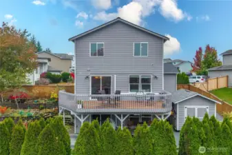 Fully fenced, private backyard!