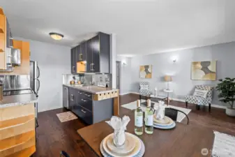 Entertaining made easy in this 625 sq ft condo!