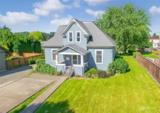 Charming craftsman style triplex in downtown Sumner