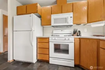 Trend alert: flat-front cabinets are back, and they're not just for design magazines anymore. Add knobs, pulls, or nothing at all. With the included fridge, gas range, and microwave/vent combo, this kitchen is ready for action and upgrades on your terms.
