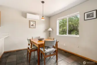 Big window? Check. Chill air? Covered. This dining room knows how to keep things fresh, between the airy tree views, that minimalist pendant, and the high-functioning minisplit, it’s serving relaxed sophistication.