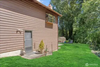This is the exterior side entrance.  the lower level bedroom guest suite is accessed from here.