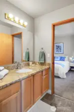 Shared bathroom for bedrooms 2 and 3