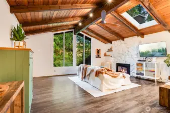 Cosy living space with fireplace.