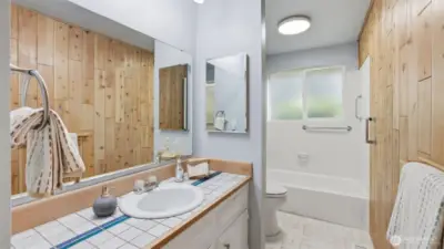 A fresh and inviting guest bath for everyday use & comfort