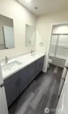 bathroom 2/ upper floor