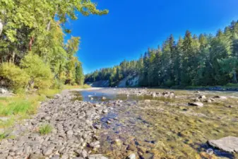 300' of Pristine Wenatchee Waterfront