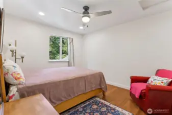 Unit 4646 2nd Bedroom