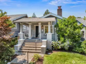Welcome to this Queen Anne beauty!