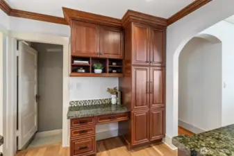 Lots of storage in the kitchen