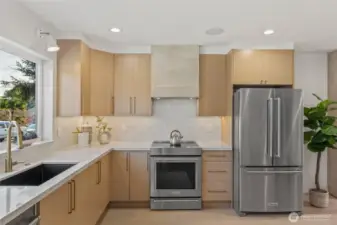 Matching kitchen hood and fireplace