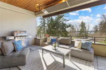 Great outdoor covered deck with gas BBQ.