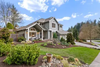 The professionally designed front yard landscaping perfectly compliments this well maintained Forster Woods gem.