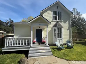 Charming farm house style home set on a beautiful lot just minutes from the village of Eastsound.