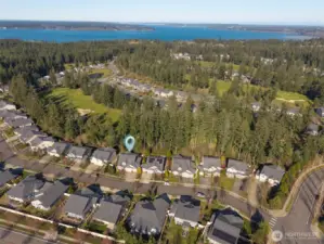 Perfect location close to many amenities, shops and restaurants.