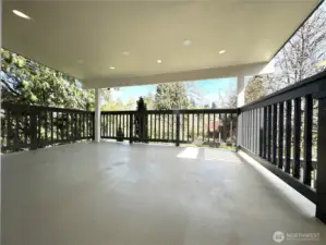 2nd primary suite 's balcony