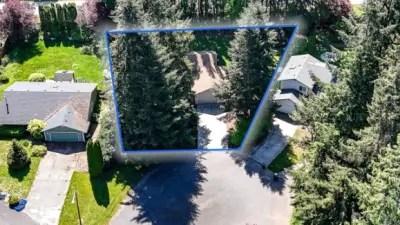 Blue boundary lines are approximate. Buyer to verify to their own satisfaction.