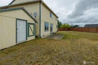 Located just minutes from Lacey and Olympia, you'll enjoy easy access to shopping, dining, schools, parks, and a short commute to JBLM and Tacoma.