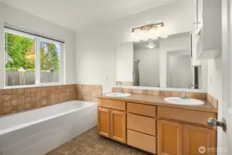 Primary 5-piece bath