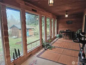 The solarium! Everyone's favorite room. Lots of sunlight room for hobbies or seedlings!