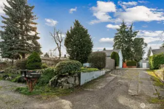 Shared driveway with the neighbor.  Please don't block the driveway.