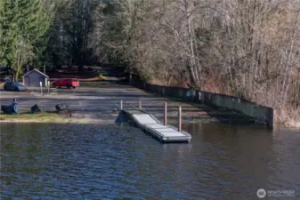 This is th epublic boat ramp that is walkable from Sylvan Terrace.