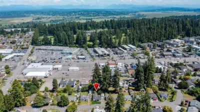 Convenient to all shopping, parks and golf course. I-5 too !
