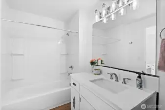 Full Primary Bath (upper)