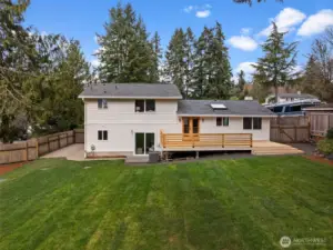 Just 6 minutes to downtown Gig Harbor and 4 minutes to Uptown, this location is in the heart of Gig Harbor!